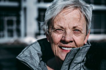 Il ruolo dei caregiver nella demenza: il peso invisibile dell’assistenza